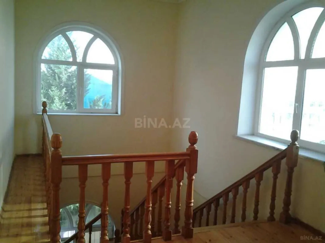 Satılır 6 otaqlı həyət evi 750 m²
