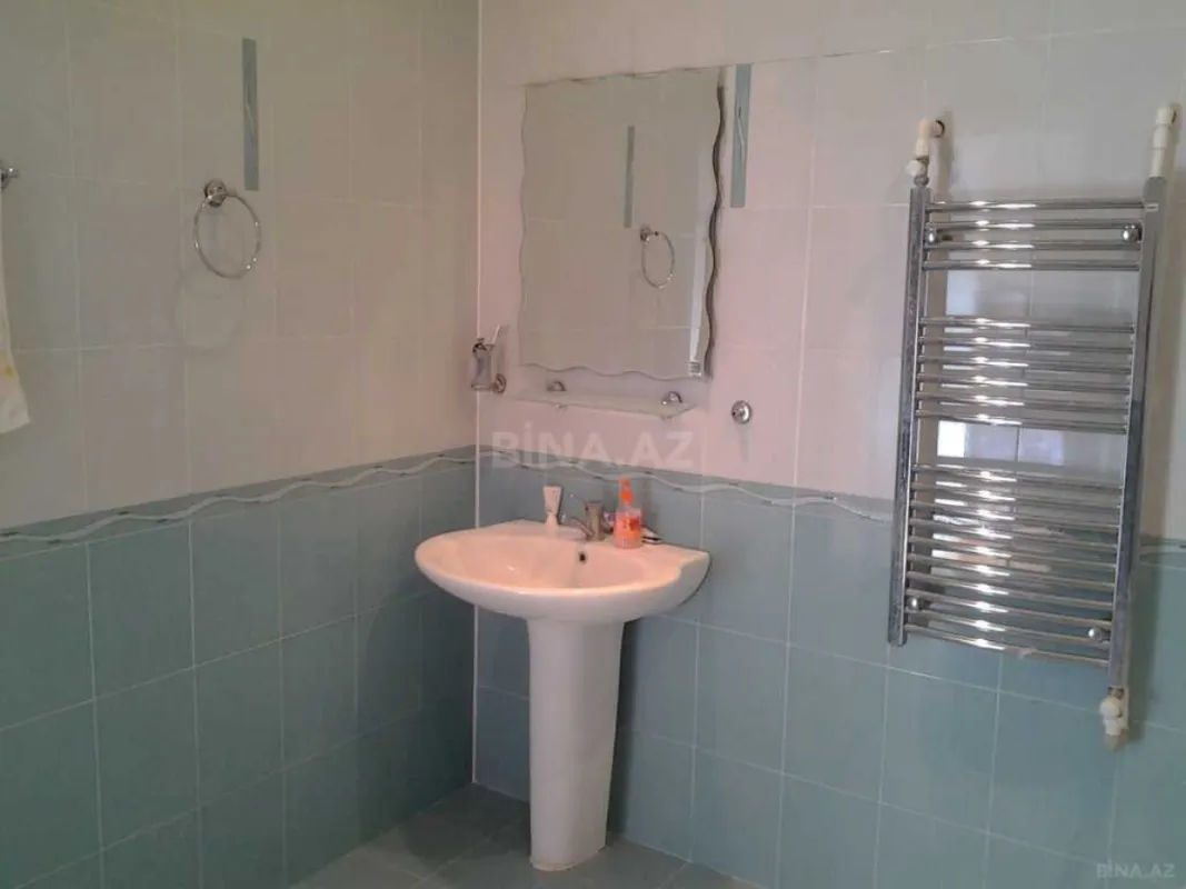 Satılır 6 otaqlı həyət evi 750 m²