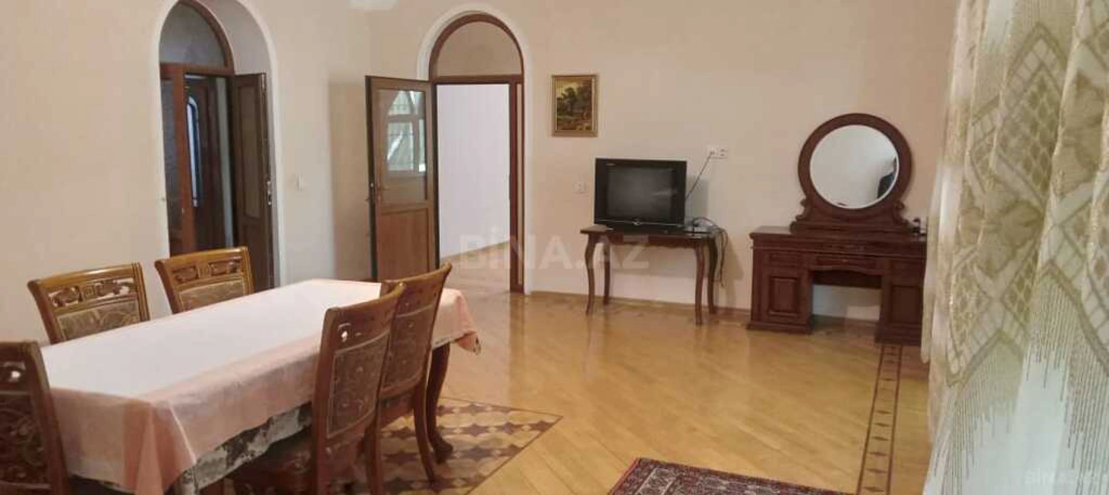 Satılır 6 otaqlı həyət evi 750 m²