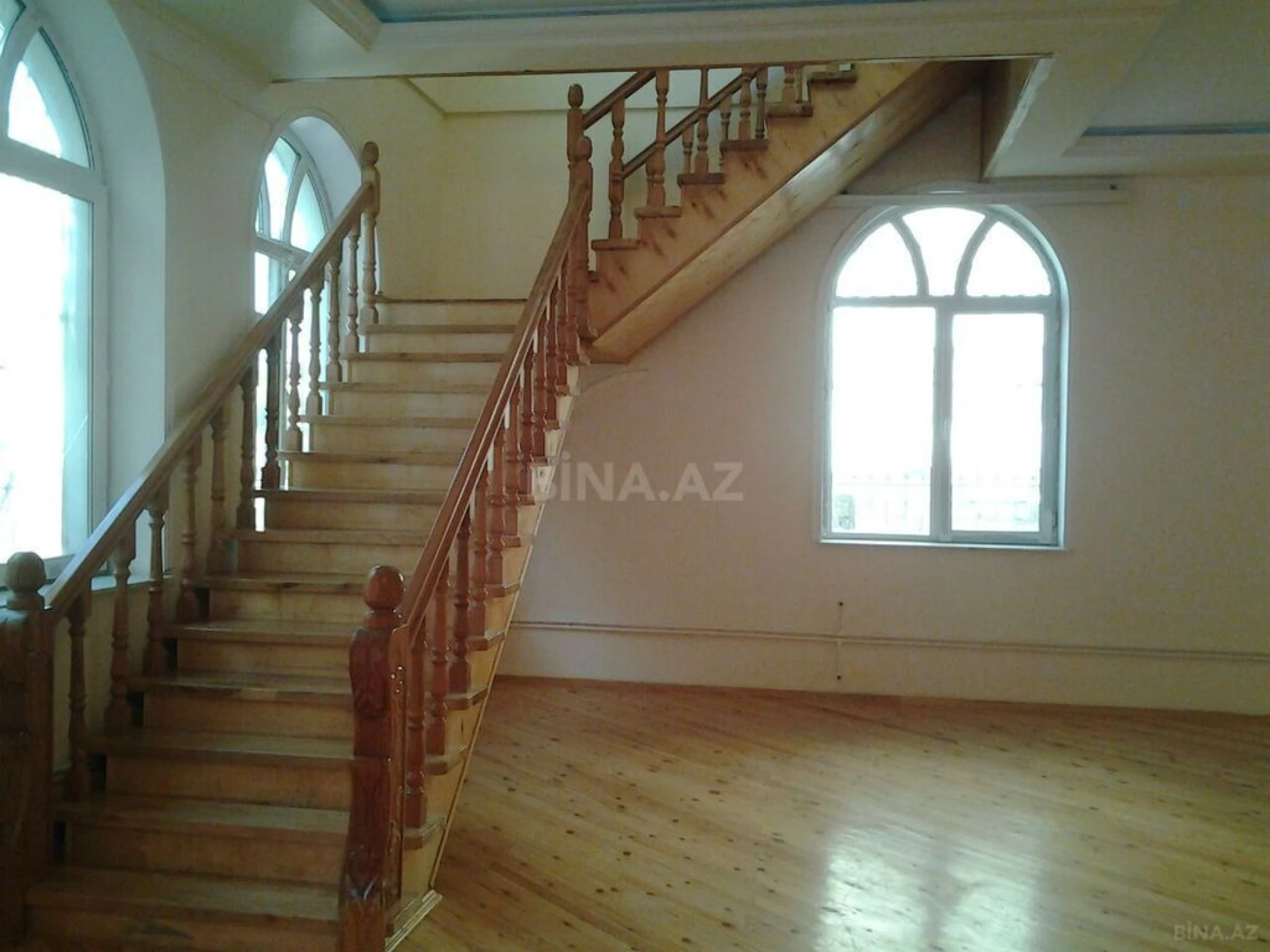 Satılır 6 otaqlı həyət evi 750 m²