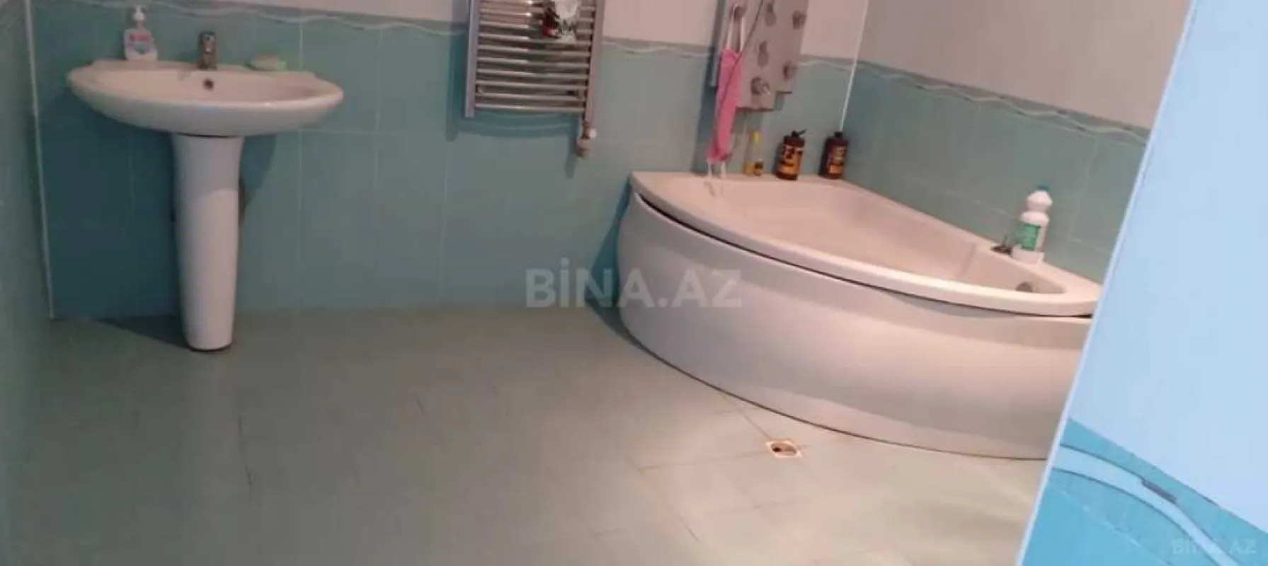 Satılır 6 otaqlı həyət evi 750 m²