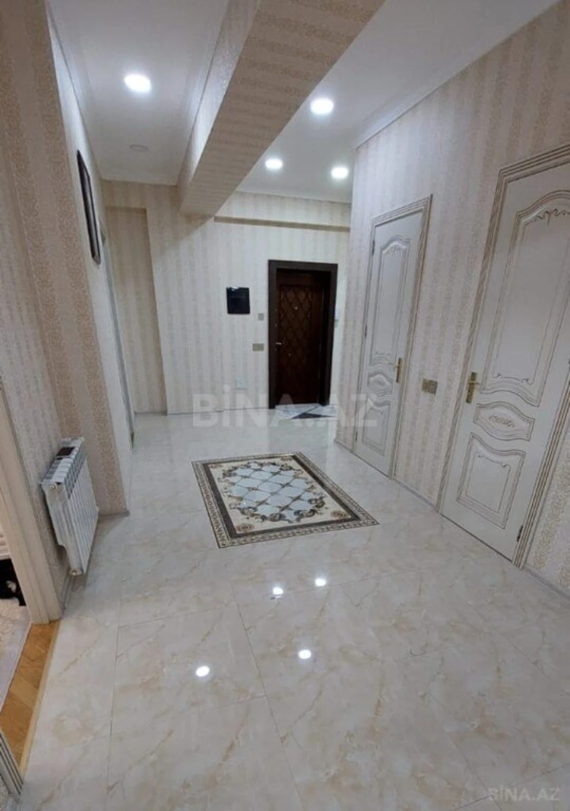 Satılır 3 otaqlı mənzil 135 m²