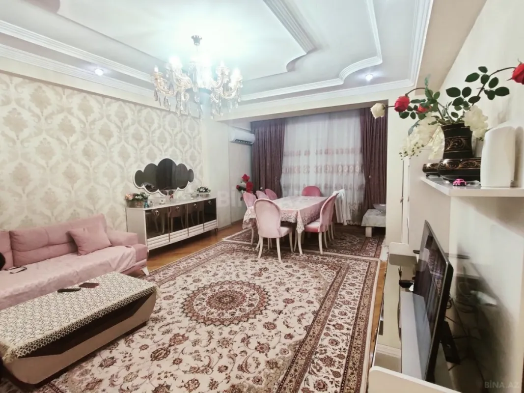 Satılır 3 otaqlı mənzil 135 m²