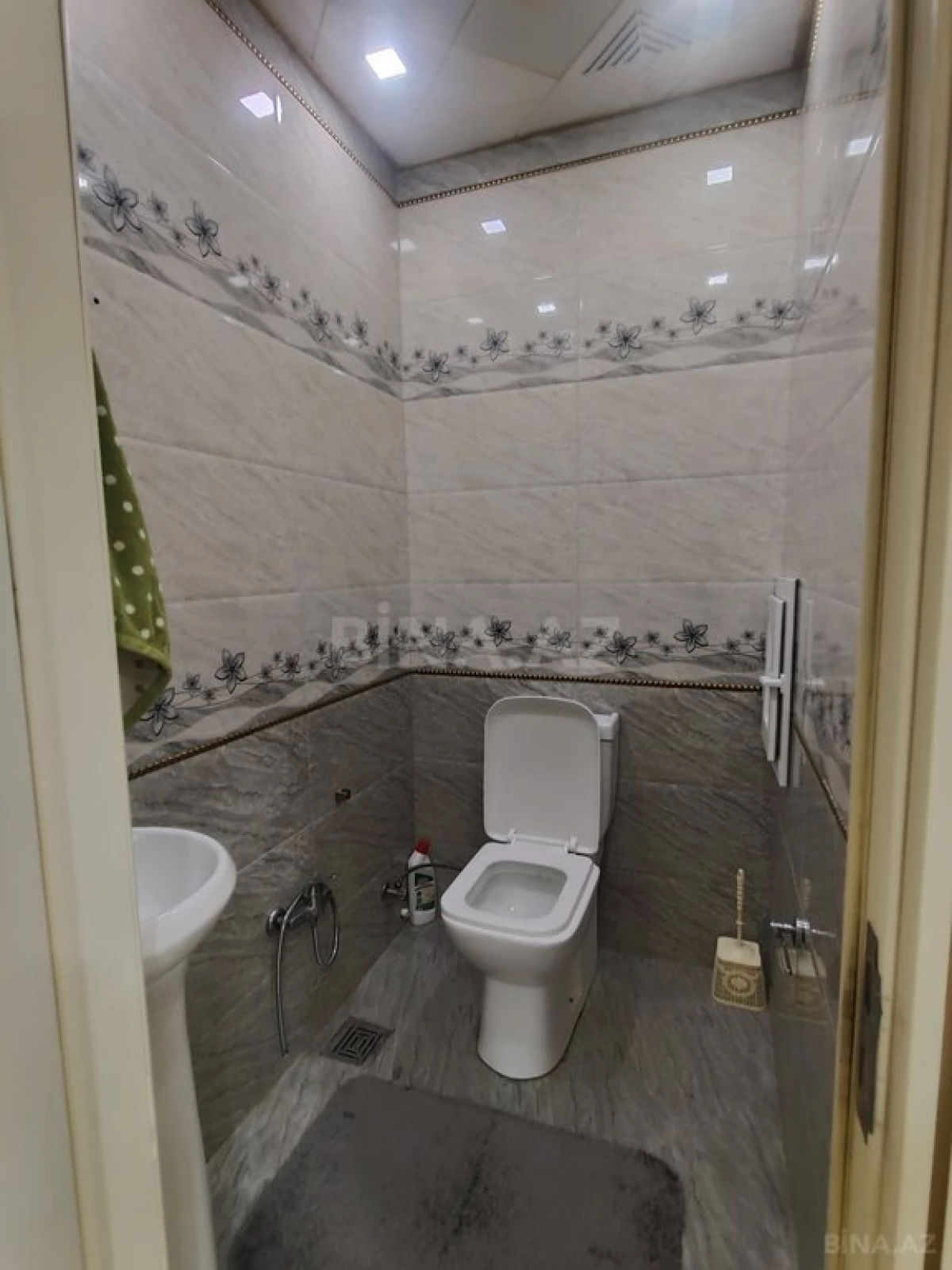 Satılır 3 otaqlı mənzil 135 m²