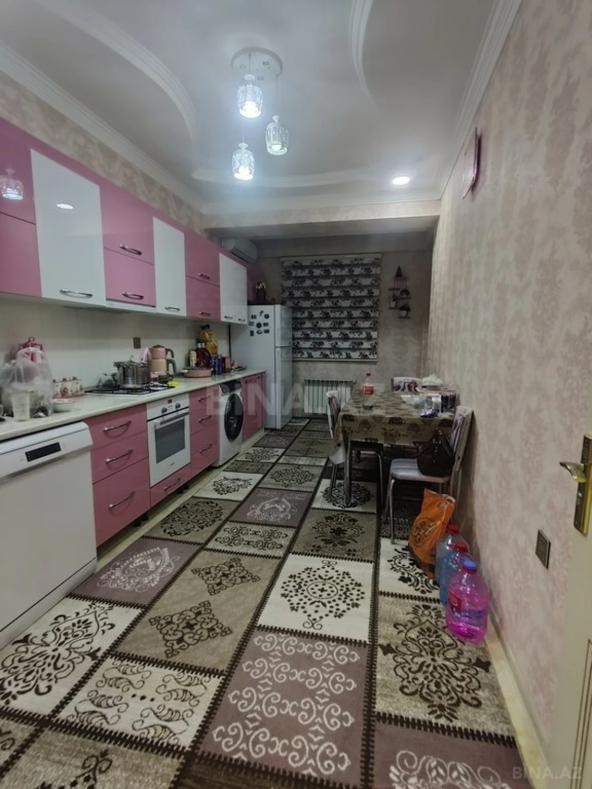 Satılır 3 otaqlı mənzil 135 m²