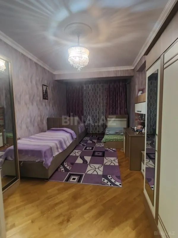 Satılır 3 otaqlı mənzil 135 m²
