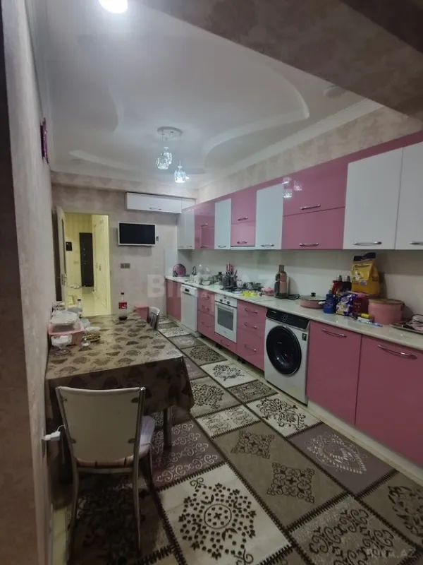 Satılır 3 otaqlı mənzil 135 m²