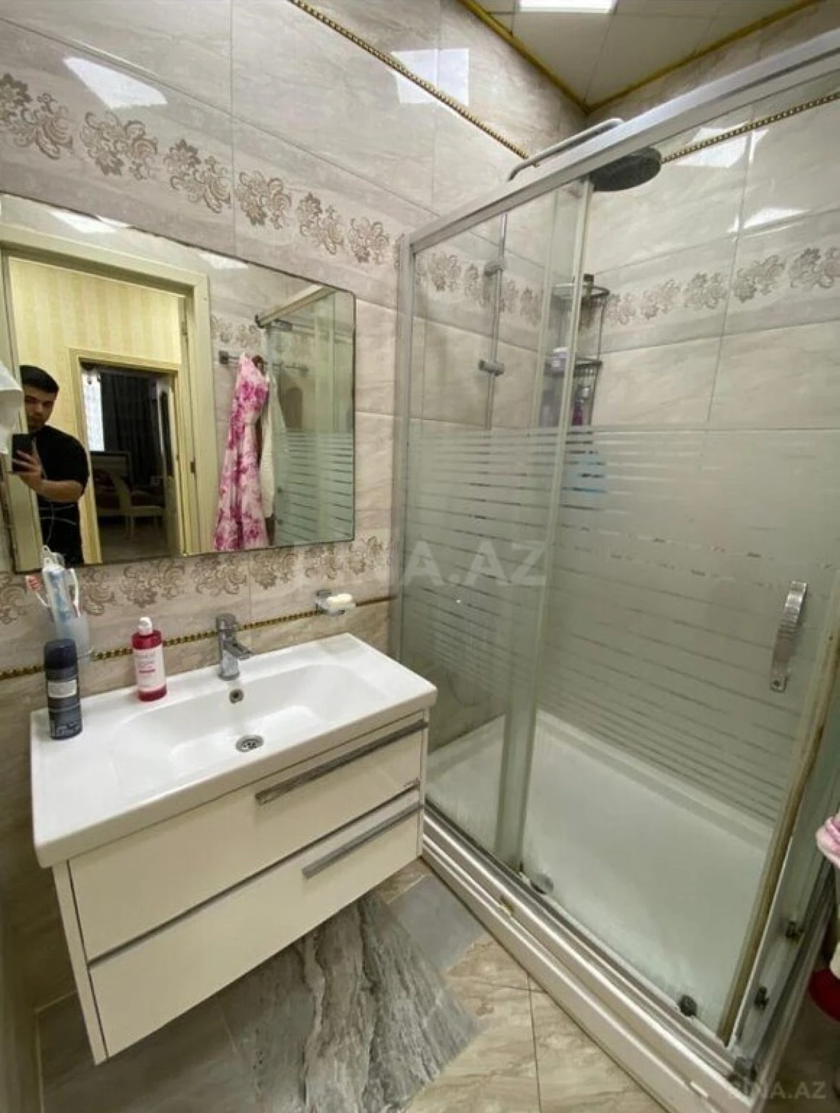 Satılır 3 otaqlı mənzil 135 m²