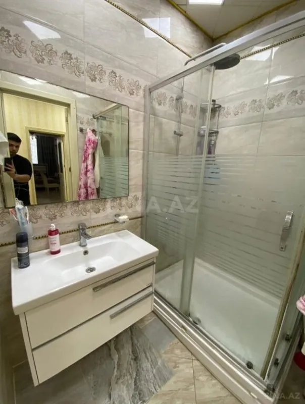 Satılır 3 otaqlı mənzil 135 m²