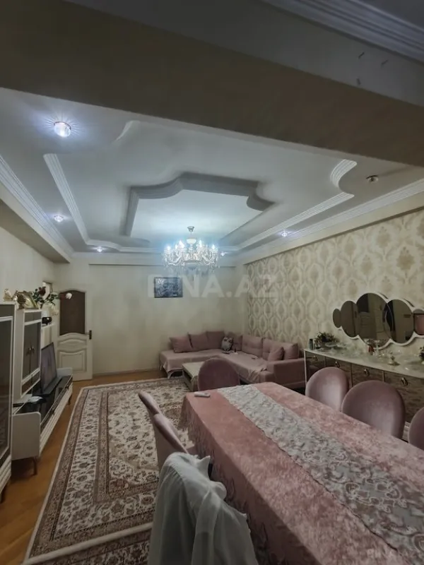 Satılır 3 otaqlı mənzil 135 m²