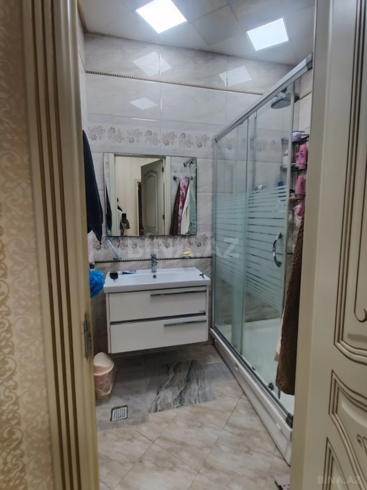 Satılır 3 otaqlı mənzil 135 m²