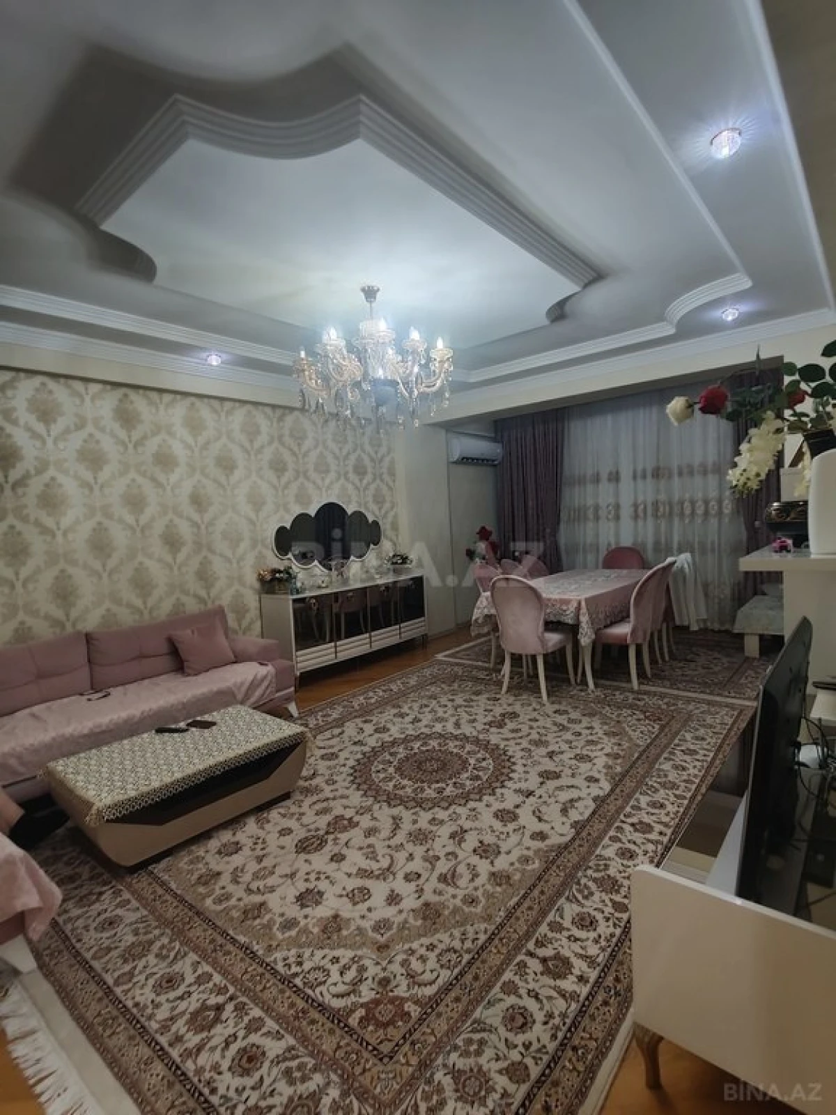 Satılır 3 otaqlı mənzil 135 m²