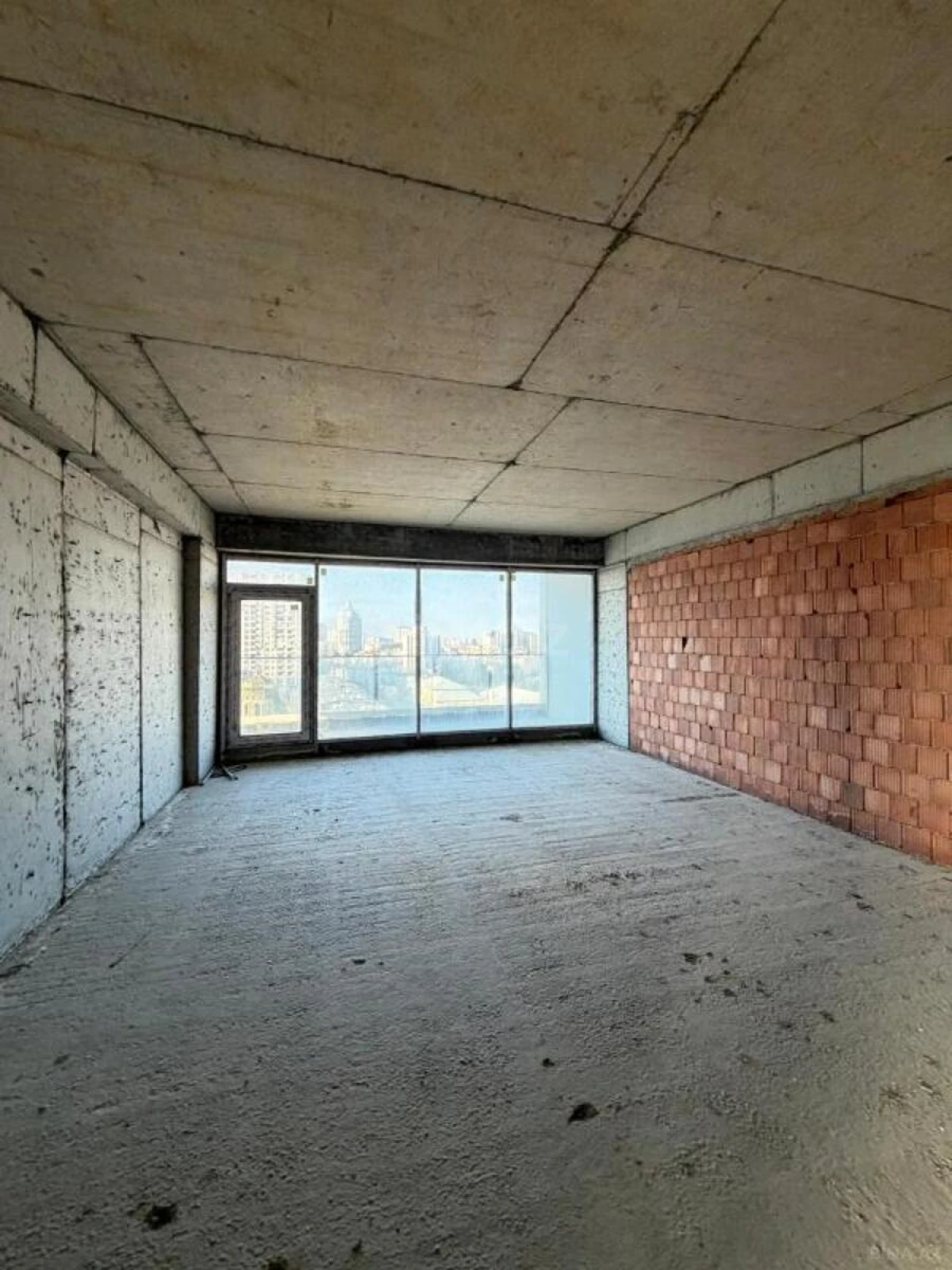 Satılır 4 otaqlı mənzil 239 m²