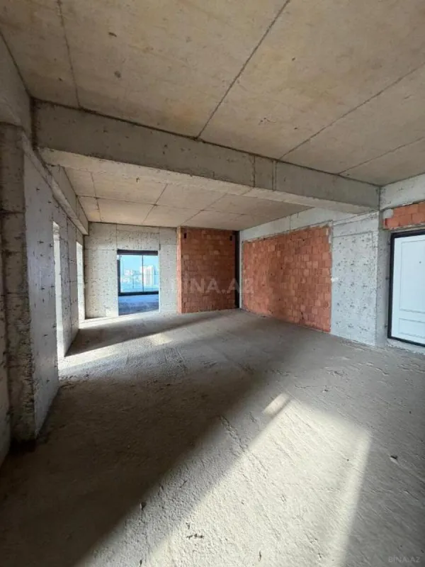 Satılır 4 otaqlı mənzil 239 m²