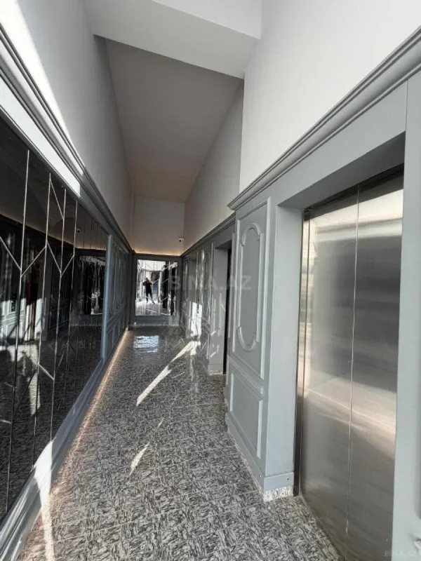 Satılır 4 otaqlı mənzil 239 m²