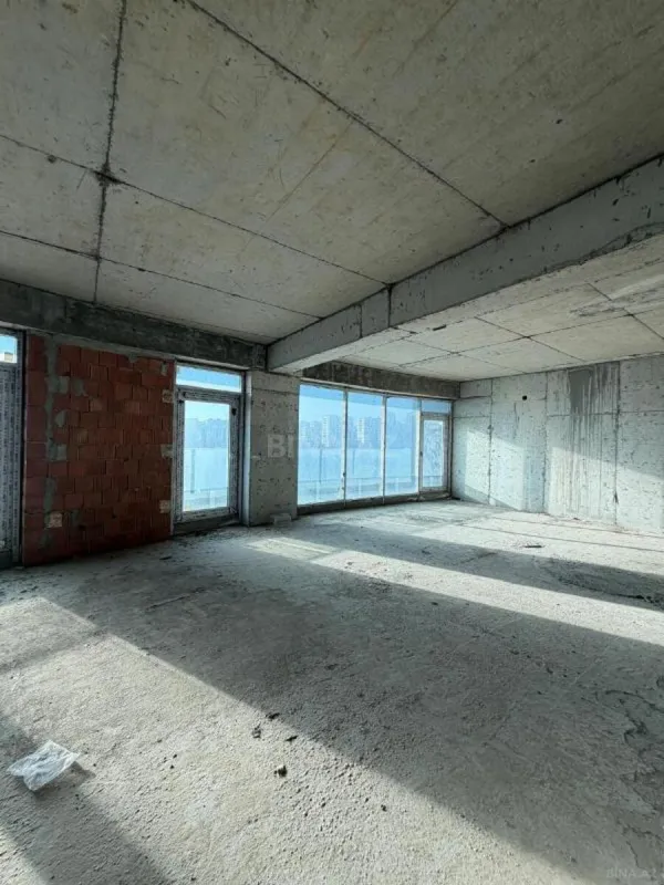 Satılır 4 otaqlı mənzil 239 m²