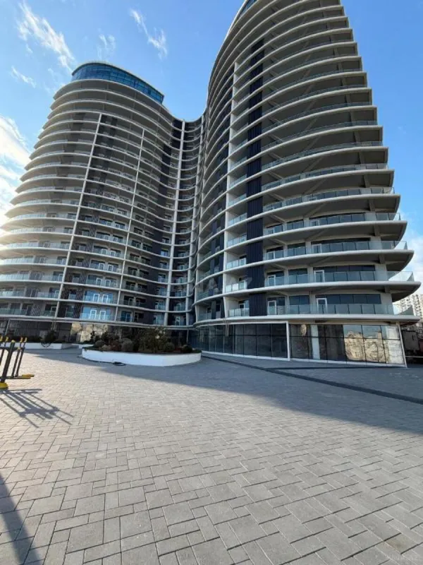 Satılır 4 otaqlı mənzil 239 m²