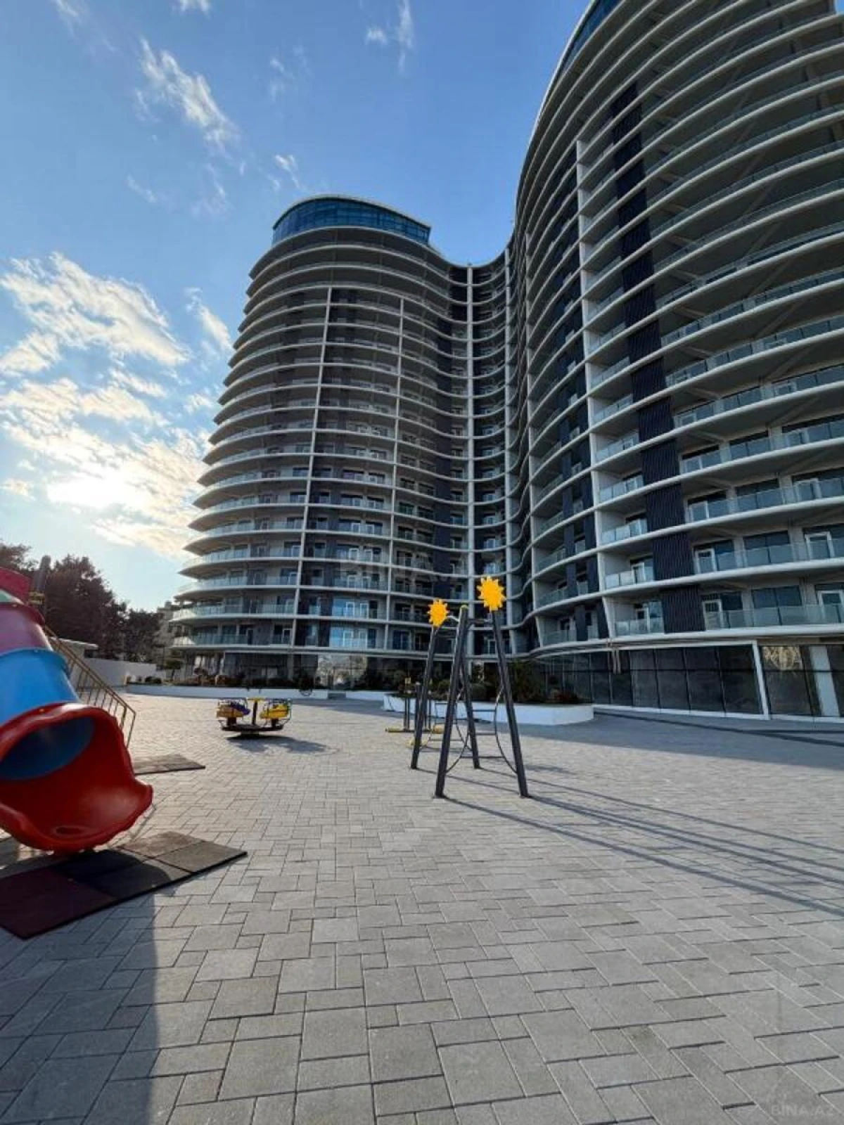 Satılır 4 otaqlı mənzil 239 m²