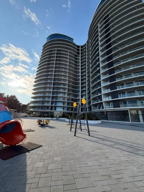 Satılır 4 otaqlı mənzil 239 m²