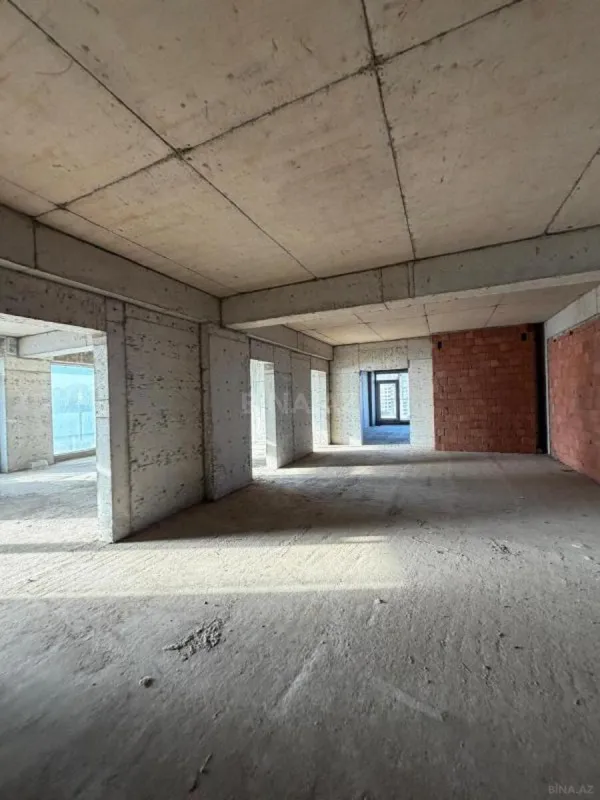 Satılır 4 otaqlı mənzil 239 m²