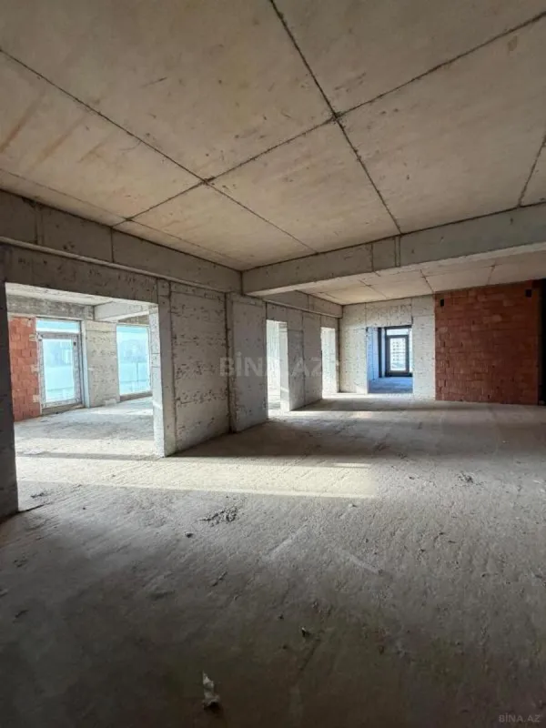 Satılır 4 otaqlı mənzil 239 m²