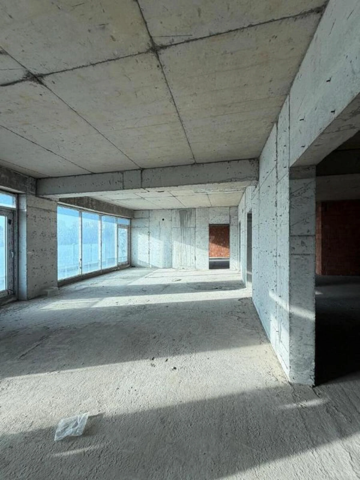 Satılır 4 otaqlı mənzil 239 m²