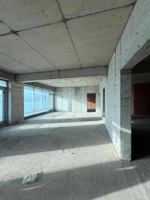 Satılır 4 otaqlı mənzil 239 m²