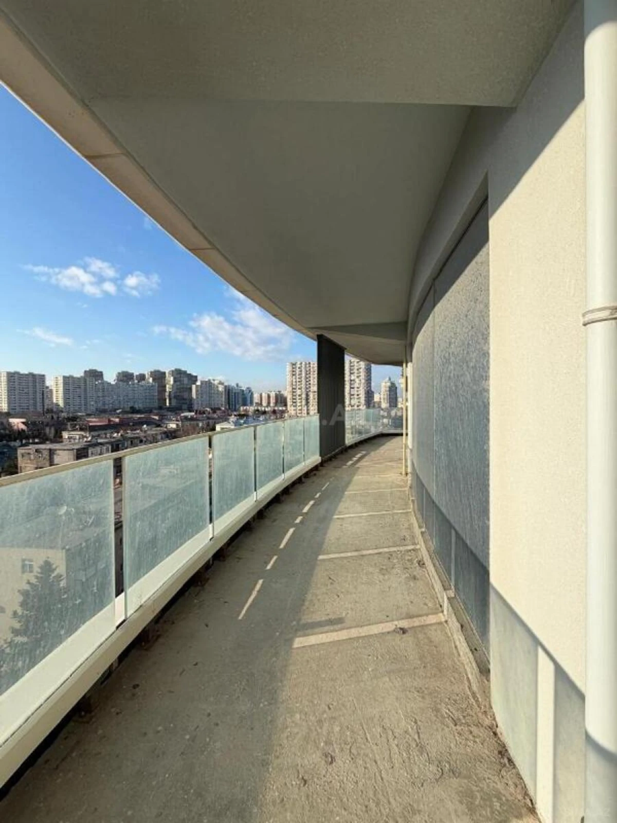 Satılır 4 otaqlı mənzil 239 m²