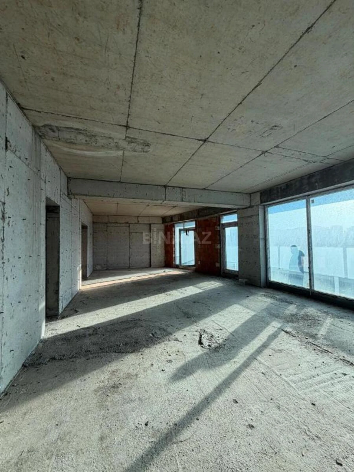 Satılır 4 otaqlı mənzil 239 m²