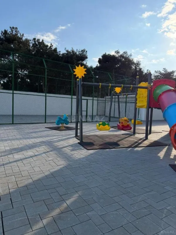 Satılır 4 otaqlı mənzil 239 m²