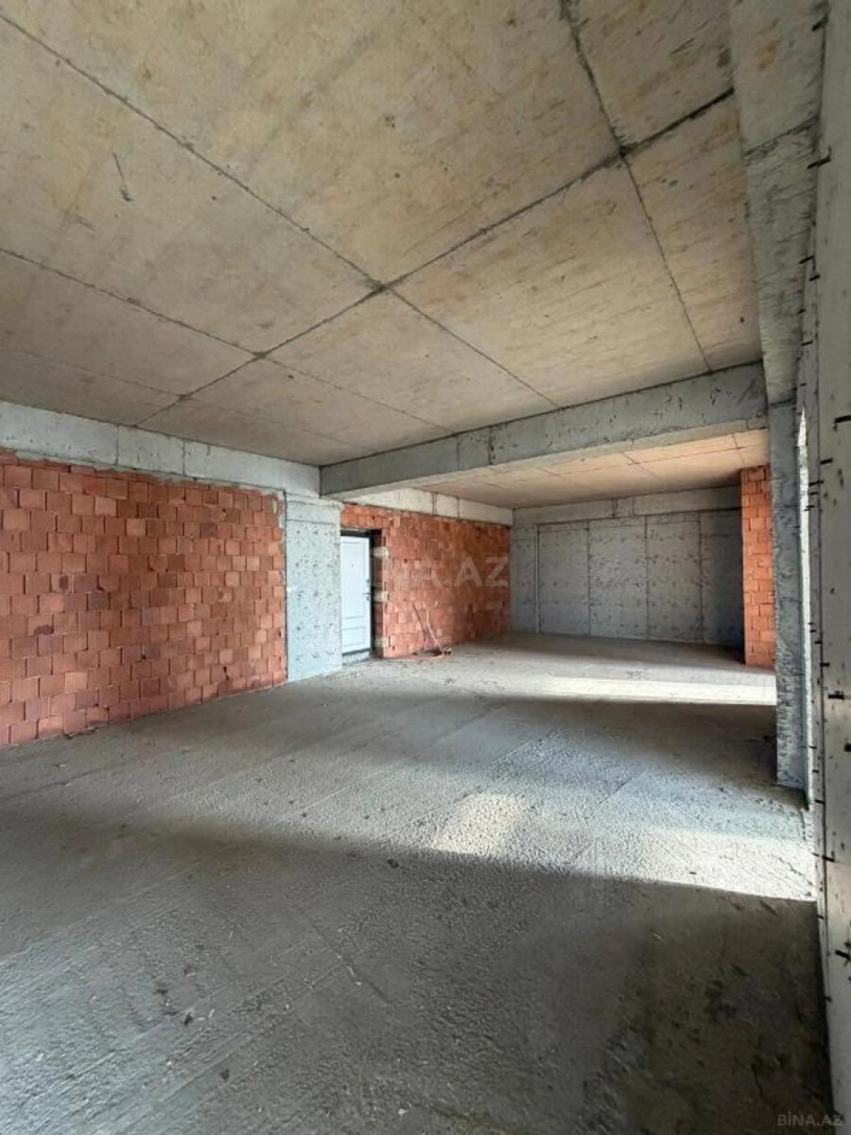 Satılır 4 otaqlı mənzil 239 m²