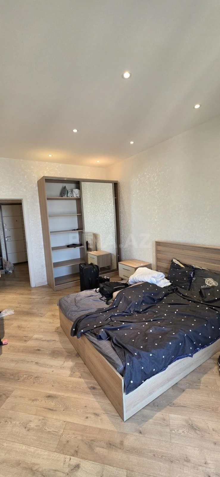 Kirayə verilir 2 otaqlı mənzil 105 m²