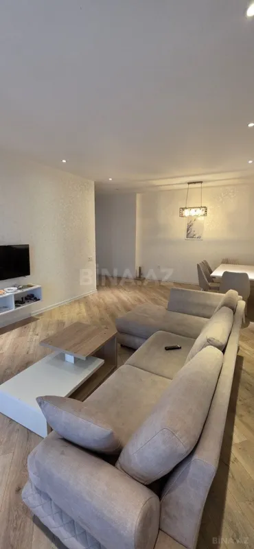 Kirayə verilir 2 otaqlı mənzil 105 m²