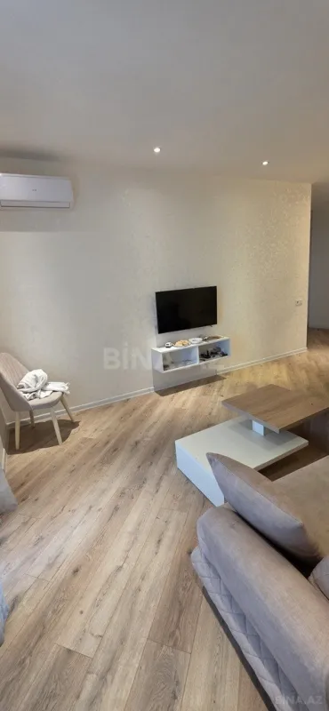 Kirayə verilir 2 otaqlı mənzil 105 m²