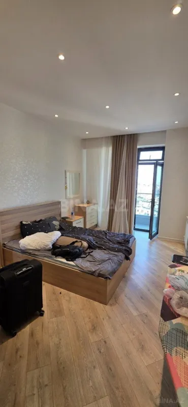 Kirayə verilir 2 otaqlı mənzil 105 m²