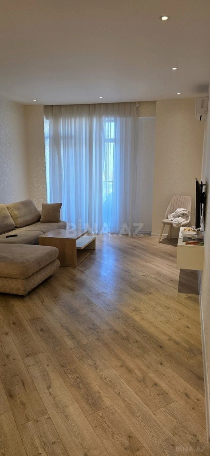 Kirayə verilir 2 otaqlı mənzil 105 m²