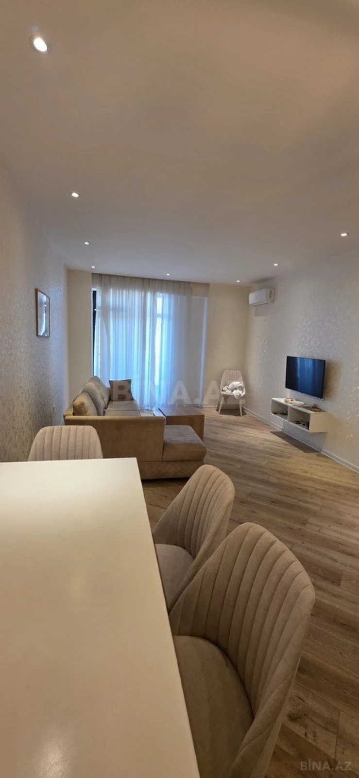 Kirayə verilir 2 otaqlı mənzil 105 m²