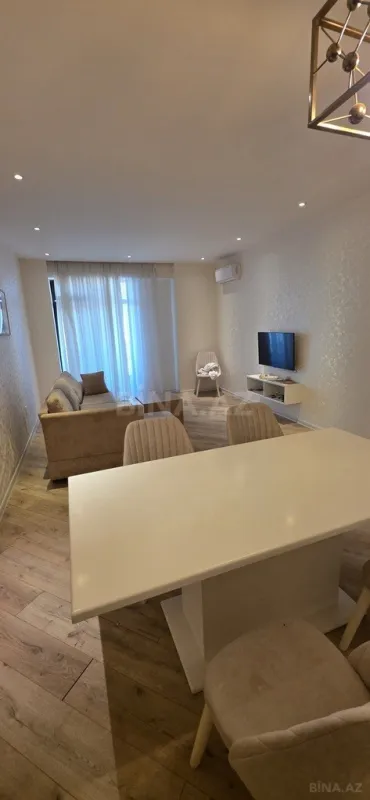 Kirayə verilir 2 otaqlı mənzil 105 m²