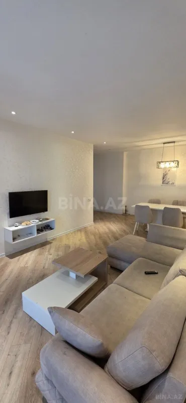 Kirayə verilir 2 otaqlı mənzil 105 m²