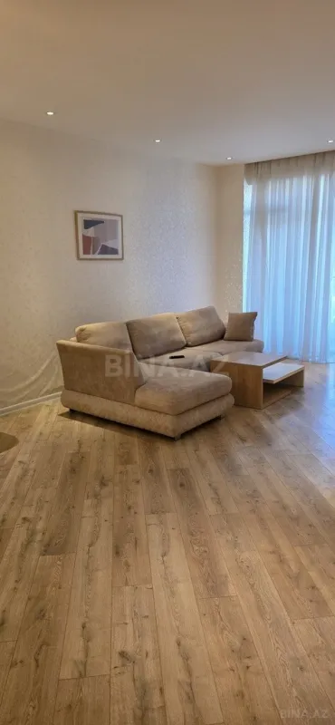 Kirayə verilir 2 otaqlı mənzil 105 m²