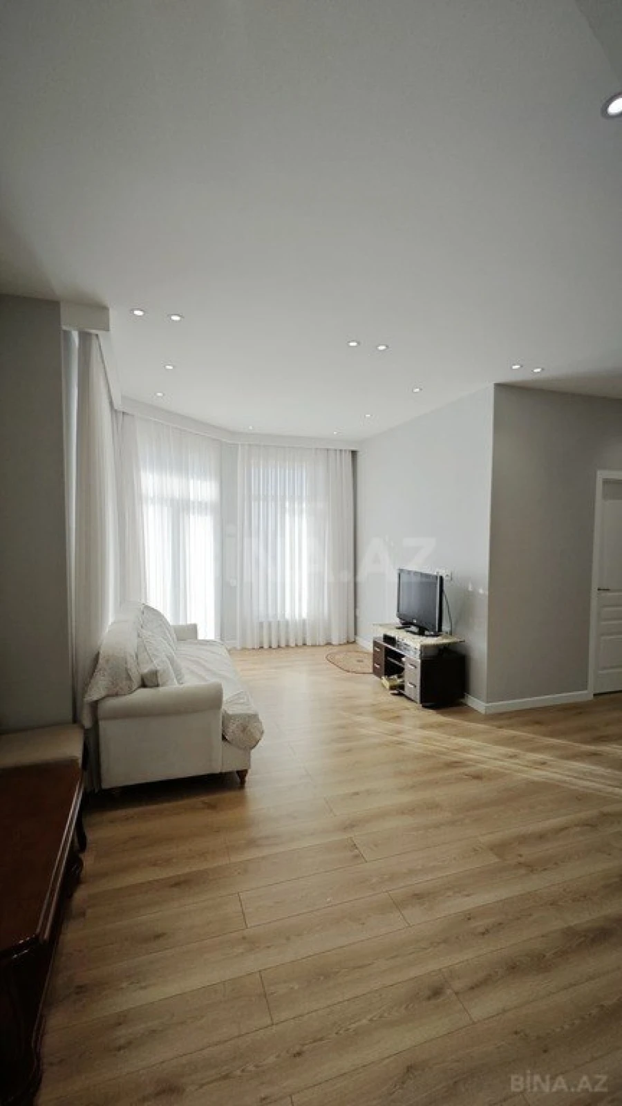 Satılır 4 otaqlı mənzil 100 m²