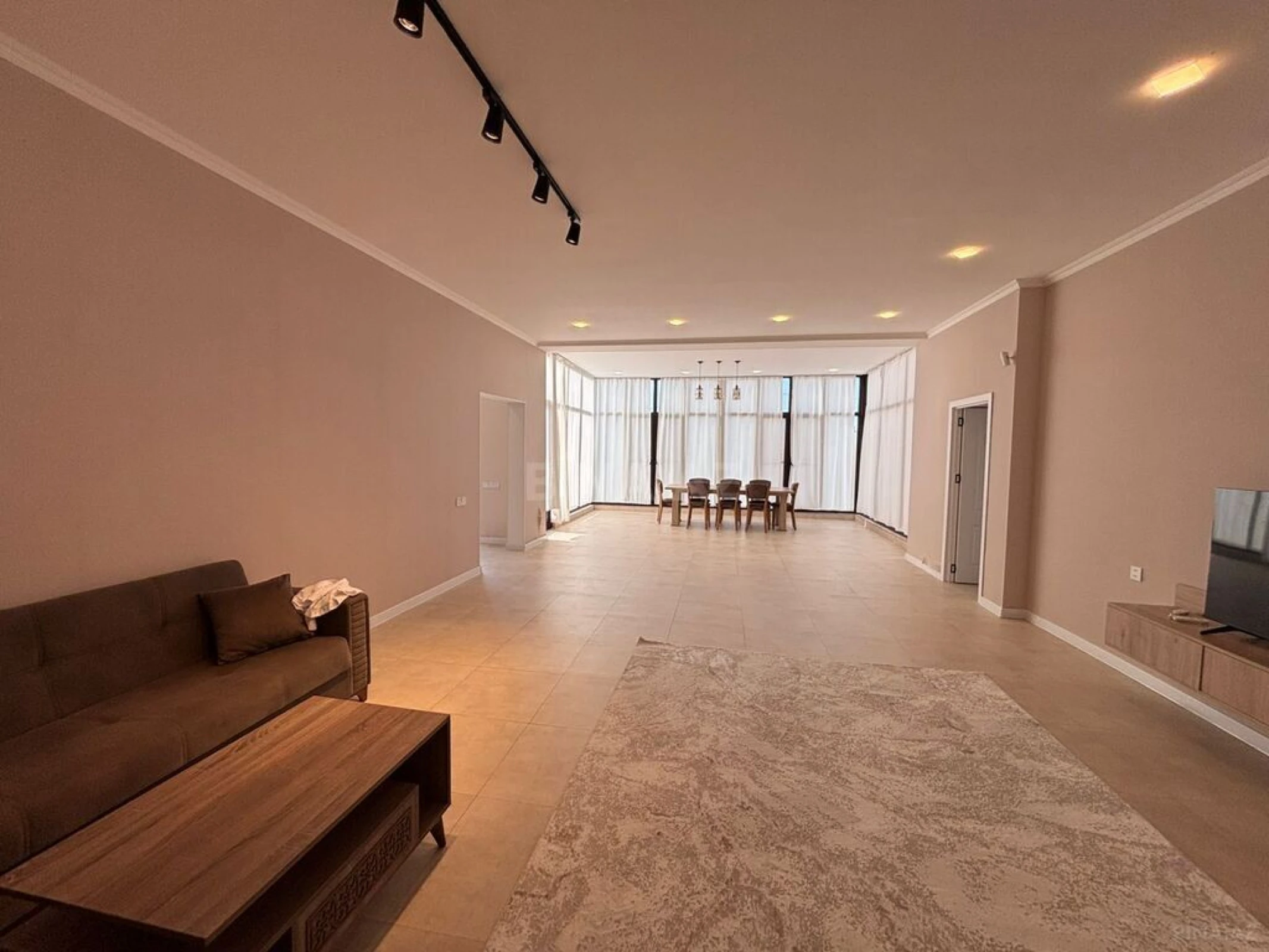 Satılır 5 otaqlı həyət evi 200 m²