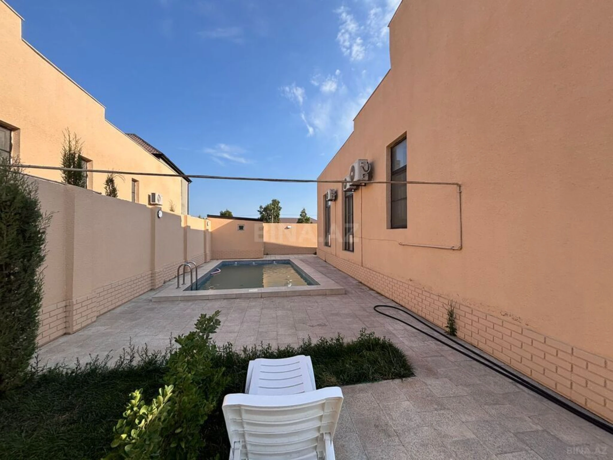 Satılır 5 otaqlı həyət evi 200 m²