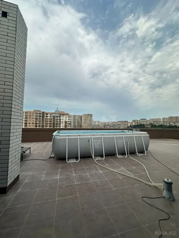 Satılır 8 otaqlı mənzil 1300 m²