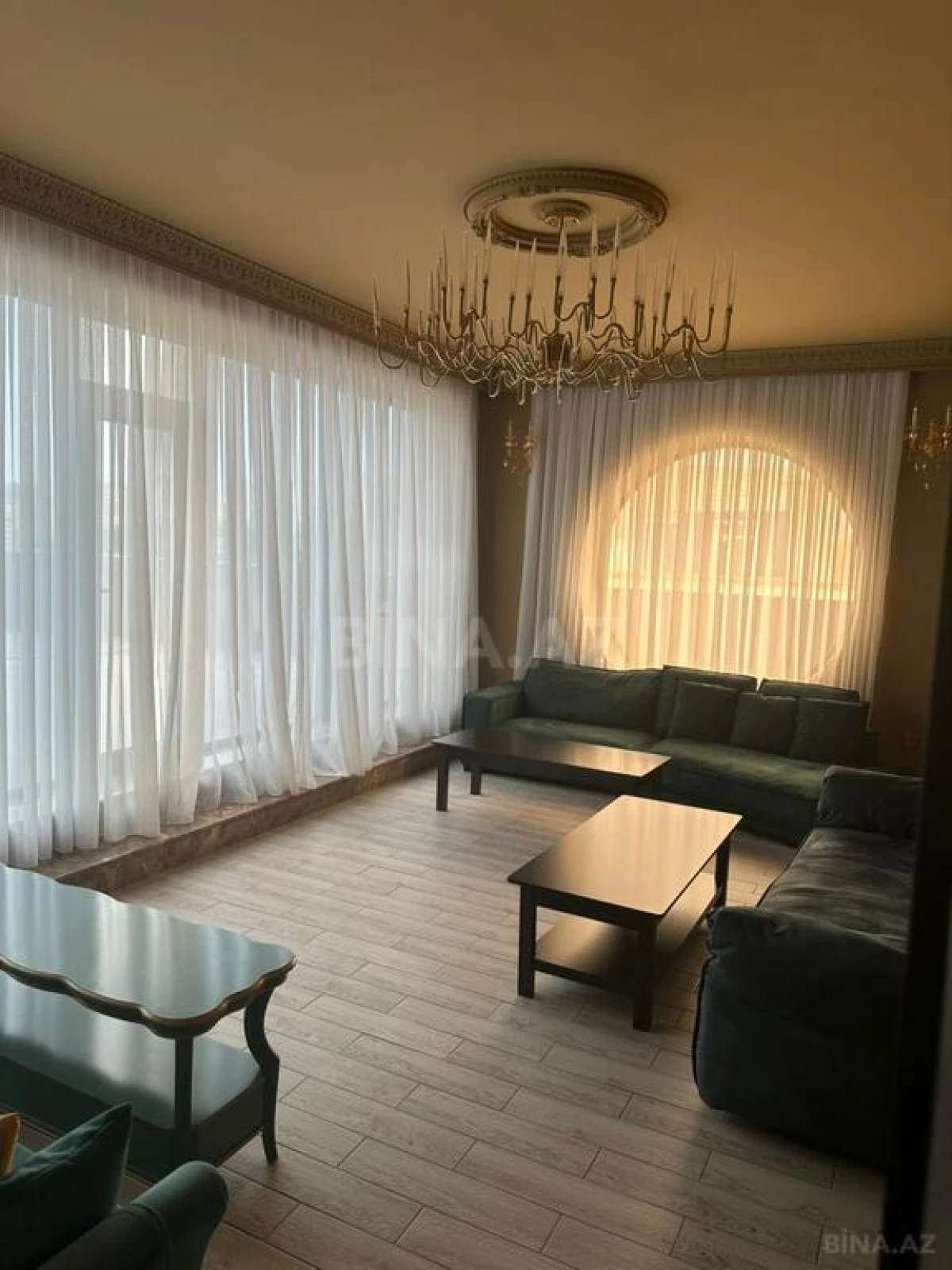 Satılır 8 otaqlı mənzil 1300 m²