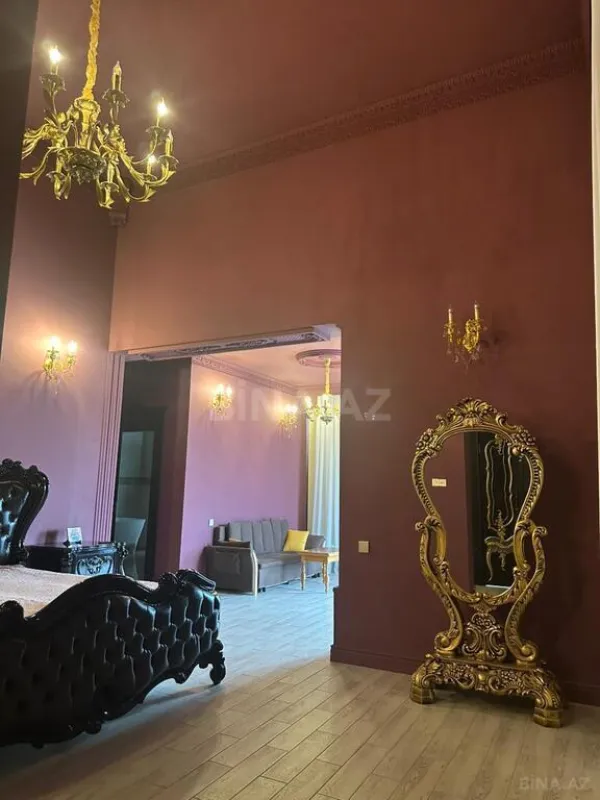 Satılır 8 otaqlı mənzil 1300 m²