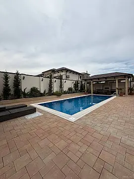 Satılır 8 otaqlı həyət evi 800 m²
