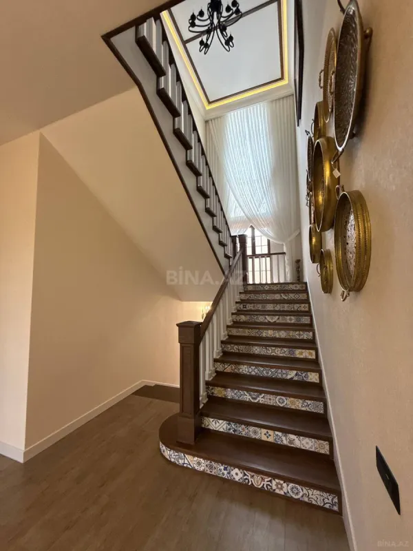 Satılır 8 otaqlı həyət evi 800 m²