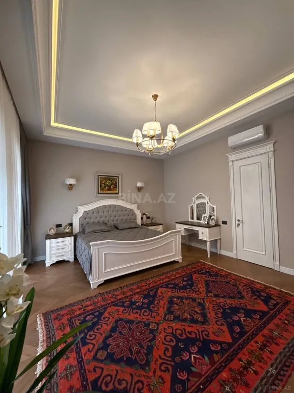 Satılır 8 otaqlı həyət evi 800 m²