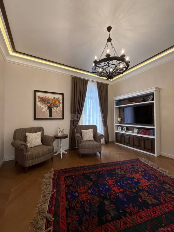 Satılır 8 otaqlı həyət evi 800 m²